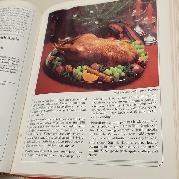 Betty Crocker's International Cookbook 1980 - Picture 10 of 12